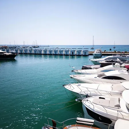 Maritime Houseboat With Rooftop Lounge Botel Novigrad Istria