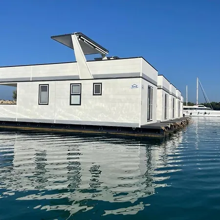 Maritime Houseboat With Rooftop Lounge Botel 3*