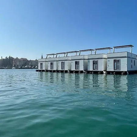 Maritime Houseboat With Rooftop Lounge 3* Novigrad Istria